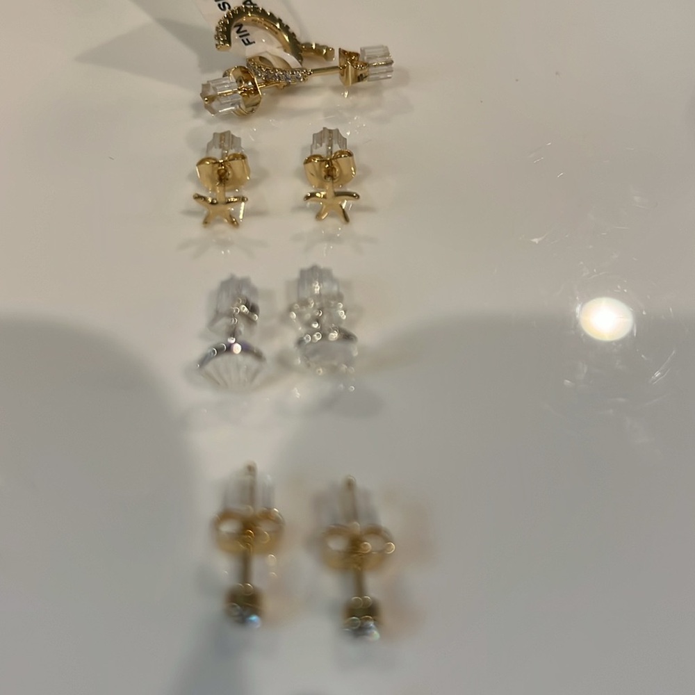DISNEY LARocks Gold/FINE SILVERPLATED Crystal (5) PAIR EARRINGS Brand new